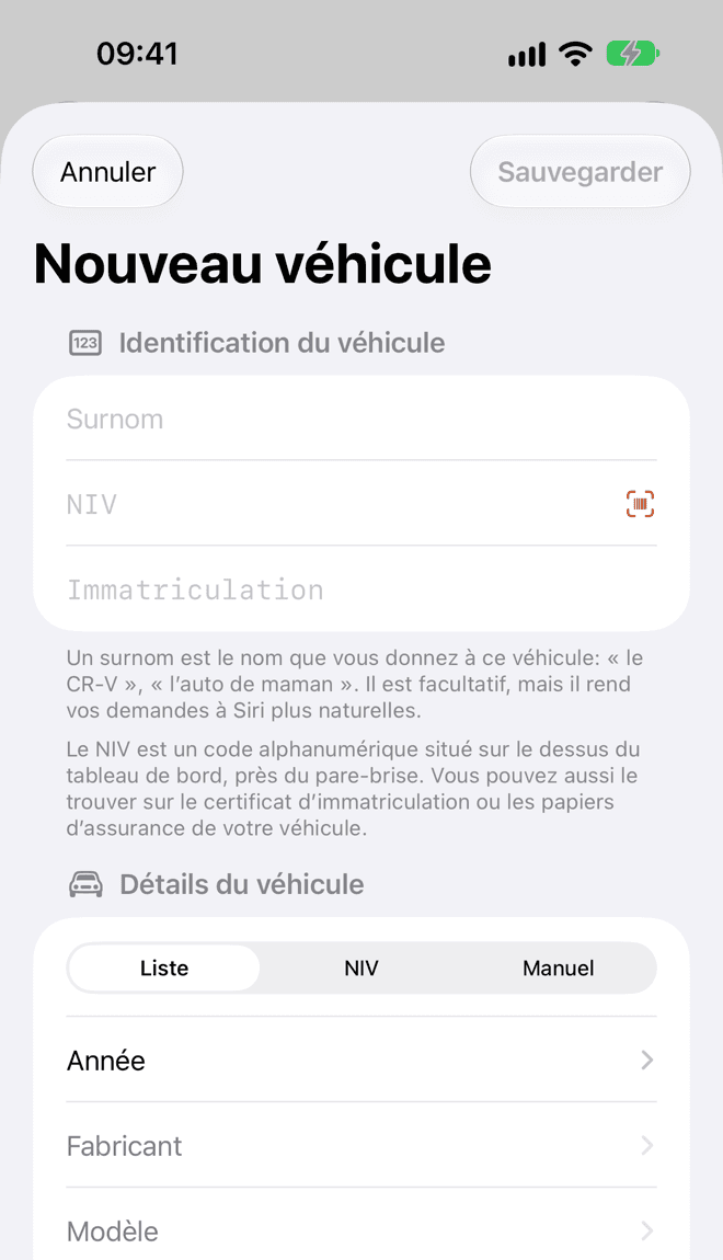 Le formulaire Nouveau véhicule: les champs Surnom, NIV et Immatriculation, puis un choix de source réglé sur Liste, avec l’année, le fabricant, le modèle et la version en dessous.